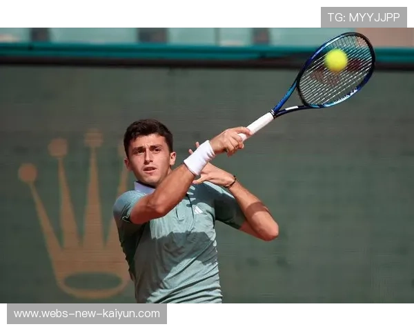 网球截击突袭得分：掌握精准瞬间，成为场上快节奏的攻防大师