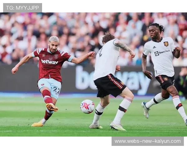 西汉姆外脚背远射折射入网制造经典瞬间